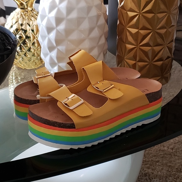 Sandals - Picture 2 of 6